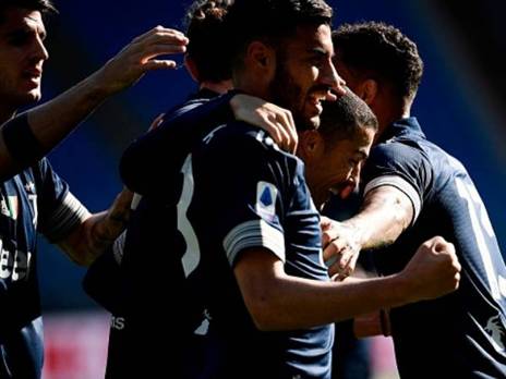 האלופה חגגה מוקדם. (GETTY)