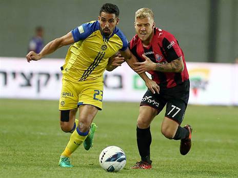 במדי הפועל חיפה מול גולסה (אלן שיבר)