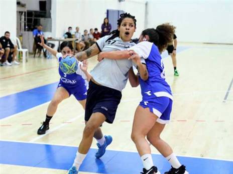 נטלי ברטו בפעולה (הדר ואן קולא, איגוד הכדוריד)