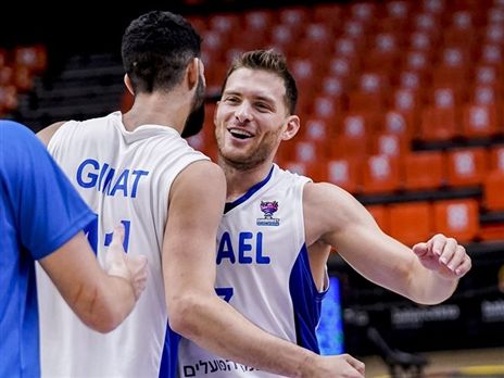 "קיבלנו יותר ביטחון ככל שהכדורים נכנסו". מקל (FIBA)