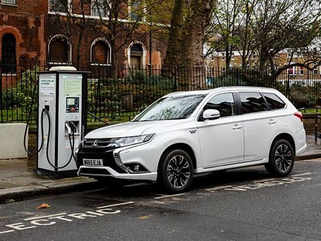רכב הפלאג-אין הנמכר באירופה, מיצובישי אאוטלנדר PHEV