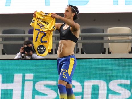 ישלם בארוחה. פשיץ' חוגג את השער מול פ"ת (צילום: דני מרון)