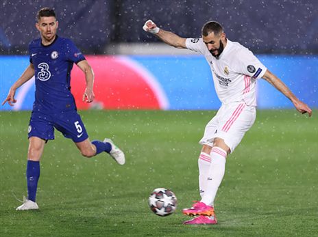 עם שער גדול של בנזמה (GETTY)