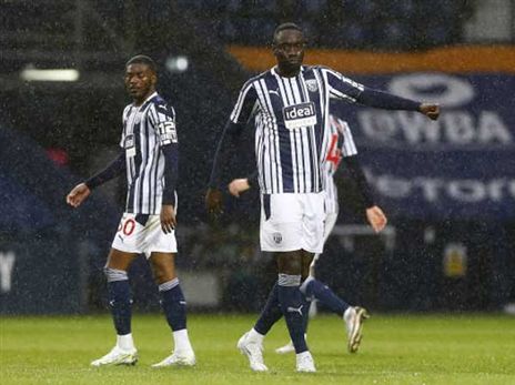 תחת גשם כבד (Getty)