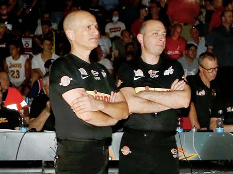 ארז גוריון לצד שמש. "לא נעים" (אלן שיבר)