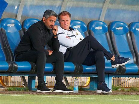 עם יצחקי. "נהנה לעבוד איתו. הוא איש כדורגל" (אלן שיבר)