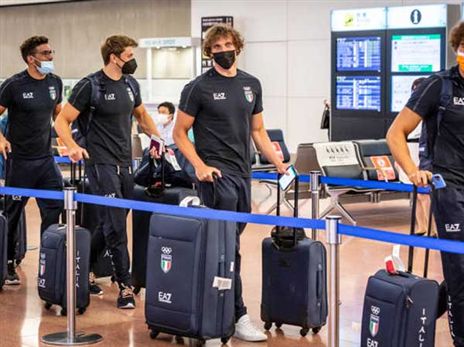 חברי המשלחת האיטלקית ב"שרשרת החיול" (GETTY)