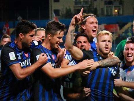 כהן וחבריו חוגגים (האתר הרשמי של פיזה)