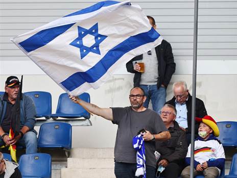 נציגות ישראלית ביציע בפאדרבורן (Getty)