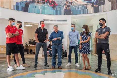 אהבת אדם ונתינה (אלון מוסקוביץ')