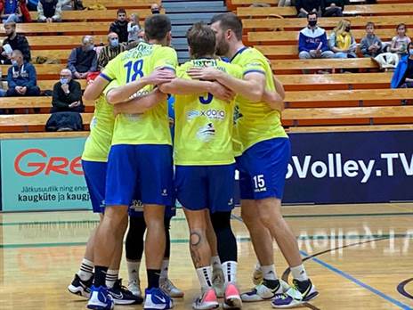 הצהובים חגגו באסטוניה (באדיבות מכבי תל אביב)