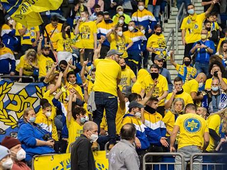 הרבה קהל צהוב הגיע הערב לברלין ויצא מאוכזב (עמוד האינסטגרם של מכבי)