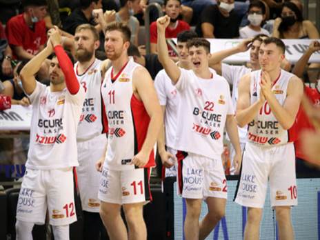 שחקני הפועל חיפה. ישמחו לחגוג שוב הערב (מנהלת הליגה)