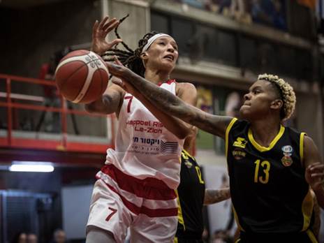 סימס מול וויליאמס בקרב בדרך לסל (קרדיט: מנהלת הליגה)