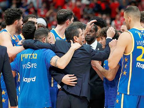 יאניש ושחקני מכבי. הרבה לחץ השתחרר (אלן שיבר)