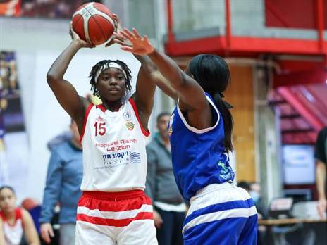 הצטייינה במדי ראשל''צ. כהן (באדיבות מנהלת ליגת העל לנשים בכדורסל)