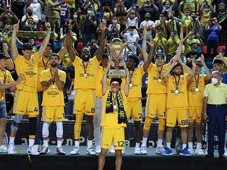 מכבי תל אביב. הניפה חמישה תארים מקומיים רצופים (דני מרון)