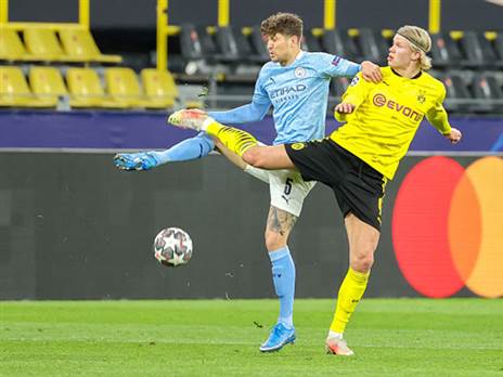 ארלינג הולאנד נגד ג'ון סטונס. בדךר לשיתוף פעולה? (Getty)