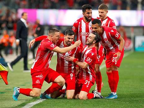 שחקני הפועל תל אביב. תלויים בעצמם (אלן שיבר)