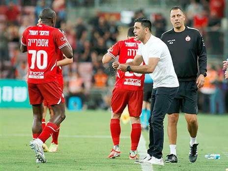 הוכיח שהוא יכול לתת פייט. ברדה (אלן שיבר)