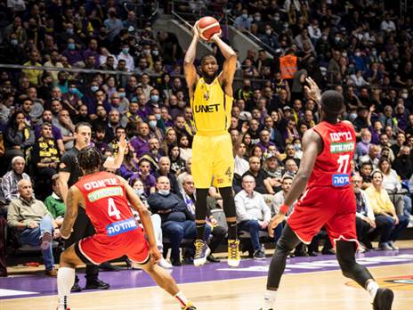 ג'ונסון. "אישיות" (עודד קרני, מנהלת הליגה)