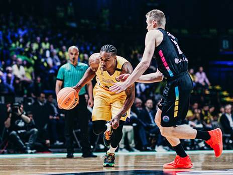 הזרים התאדו ברגע האמת (FIBA)