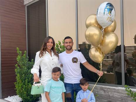 המשפחה מרוצה בדובאי (פרטי)