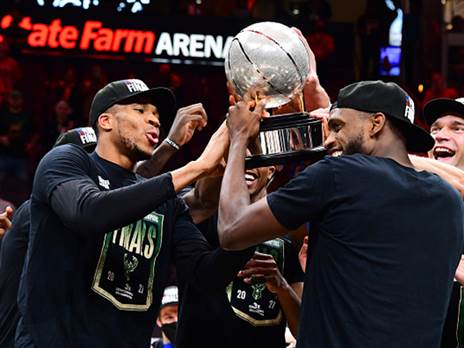 הגביע על שם בוב קאוסי (GETTY)