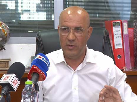 חאלד דוכי. הציג מסמכים והסכמים