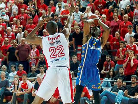 קרב צמוד (אלן שיבר)