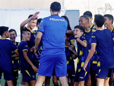 איביץ' ומעריצים צעירים (אלן שיבר)