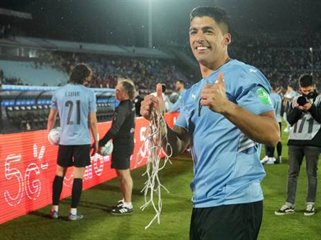 סוארס במדי אורוגוואי. גיבור לאומי ( Matilde Campodonico - Pool/Getty Images)