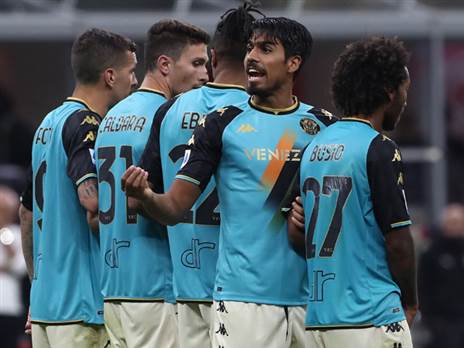 פרץ במדי ונציה. לא היה חביבו של המאמן, בלשון המעטה (Marco Luzzani/Getty Images)