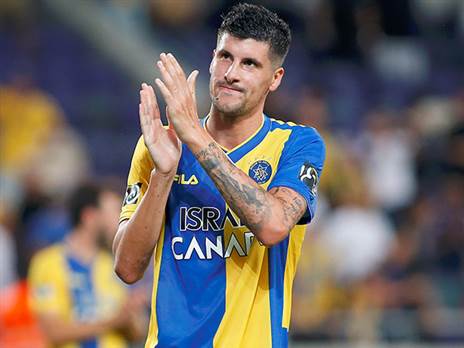 פריצה. לא רוצה לשבת על הספסל (אלן שיבר)