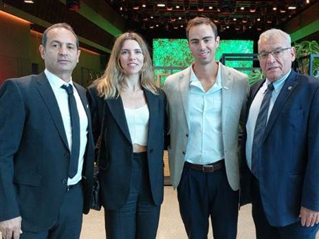 יורם אייל ונאור גלילי ממרכז מכבי יחד עם חנה קנייזבה מיננקו ויעקב טומרקין