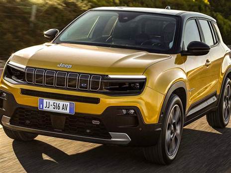 ג'יפ אוונג'ר. שם מפתה. קרוסאובר בסגמנט B, קרוב משפחה של פיג'ו 2008e