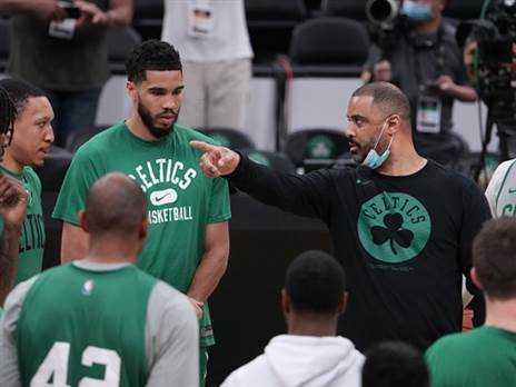 (Photo by Jesse D. Garrabrant/NBAE via Getty Images)