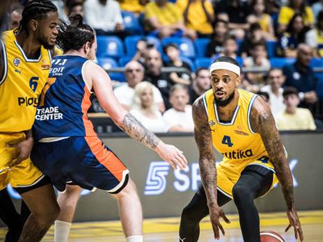 פתיחה מצוינת של מכבי ת"א (צילום: עודד קרני)