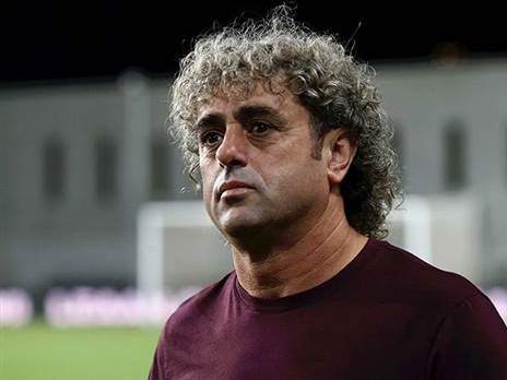 נהנה בעבודה עם מחלקת הנוער. עטר (אלן שיבר)