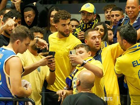 ווילבקין זכה לקבלת פנים חמה בהיכל (אלן שיבר)