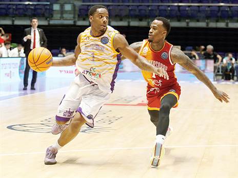 בכושר אדיר. רגלנד (אלן שיבר)