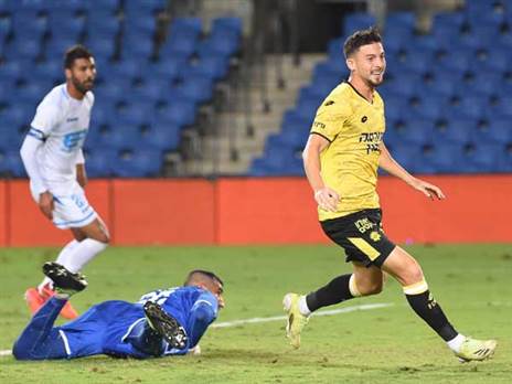 יכנס להרכב לאחר השער. רוטמן (ברני ארדוב)