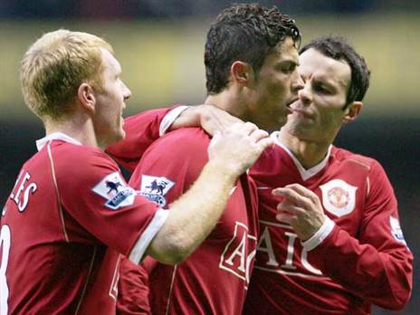 עם גיגס וסקולס. חזו את הנולד (Photo by Phil Cole/Getty Images)