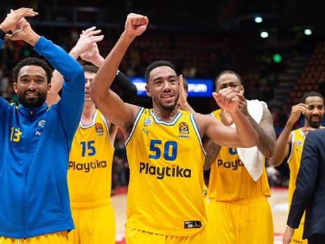 אפשר לחייך, גם מחוץ להיכל (GETTY)