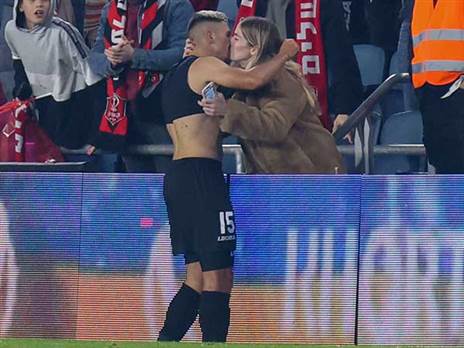 "מאושר". אופק ביטון (דני מרון)