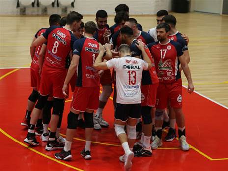 עמדו במשימה (צילום: שמעון קלנמן, איגוד הכדורעף)