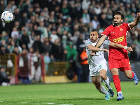 "ההגעה שלו מערערת את הכבוד בין שחקנים" (לירון מולדובן)