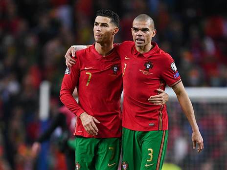 פפה ורונאלדו. הבלם הצביע במקום החלוץ (Octavio Passos/Getty Images)