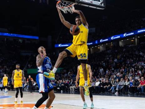 קולסון בהטבעה אופיינית למחצית הראשונה (Getty)