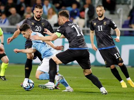 מנור סולומון מוקף. ישראל פגשה יריבה חזקה (אלן שיבר)